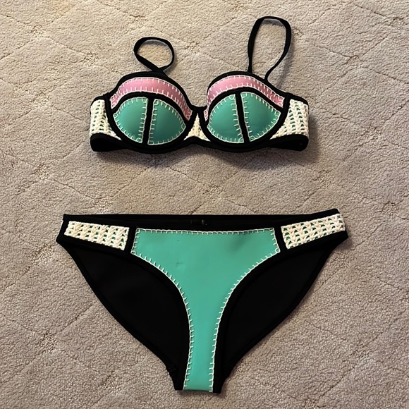 Triangl Classic Bikini - Picture 1 of 4